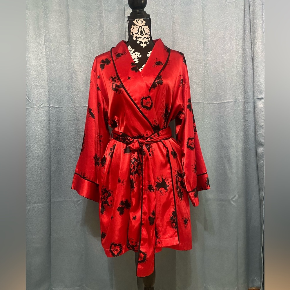 Vintage Victoria’s Secret red kimono robe, medium